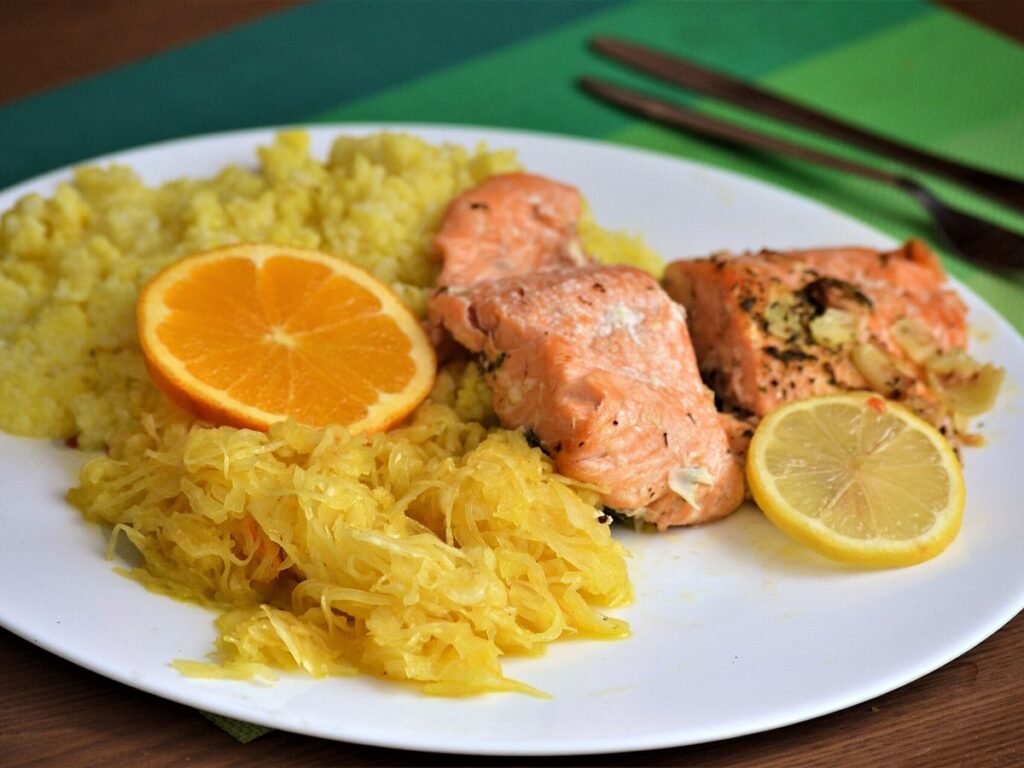 02021 0635 (2) Sauerkraut with salmon